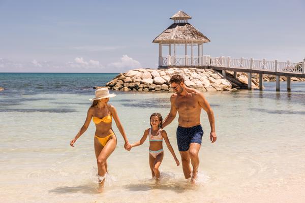 Save up to 20% Exclusively for adults at Hyatt Zilara - background banner