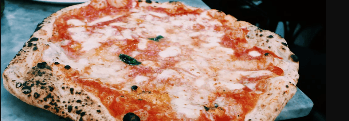 Naples and Pizza, the Infamous Love Story